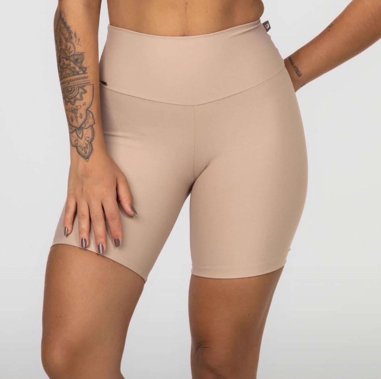 Bermuda Meia Coxa Fitness Feminina Blackout Compressão Poliamida